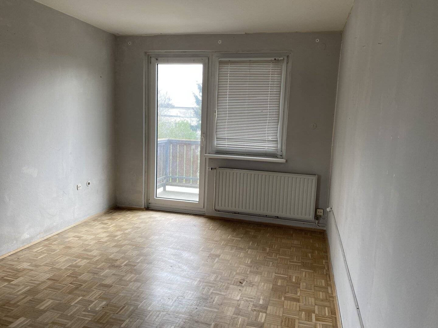 Altbauwohnung hell mit Balkon und Loggia