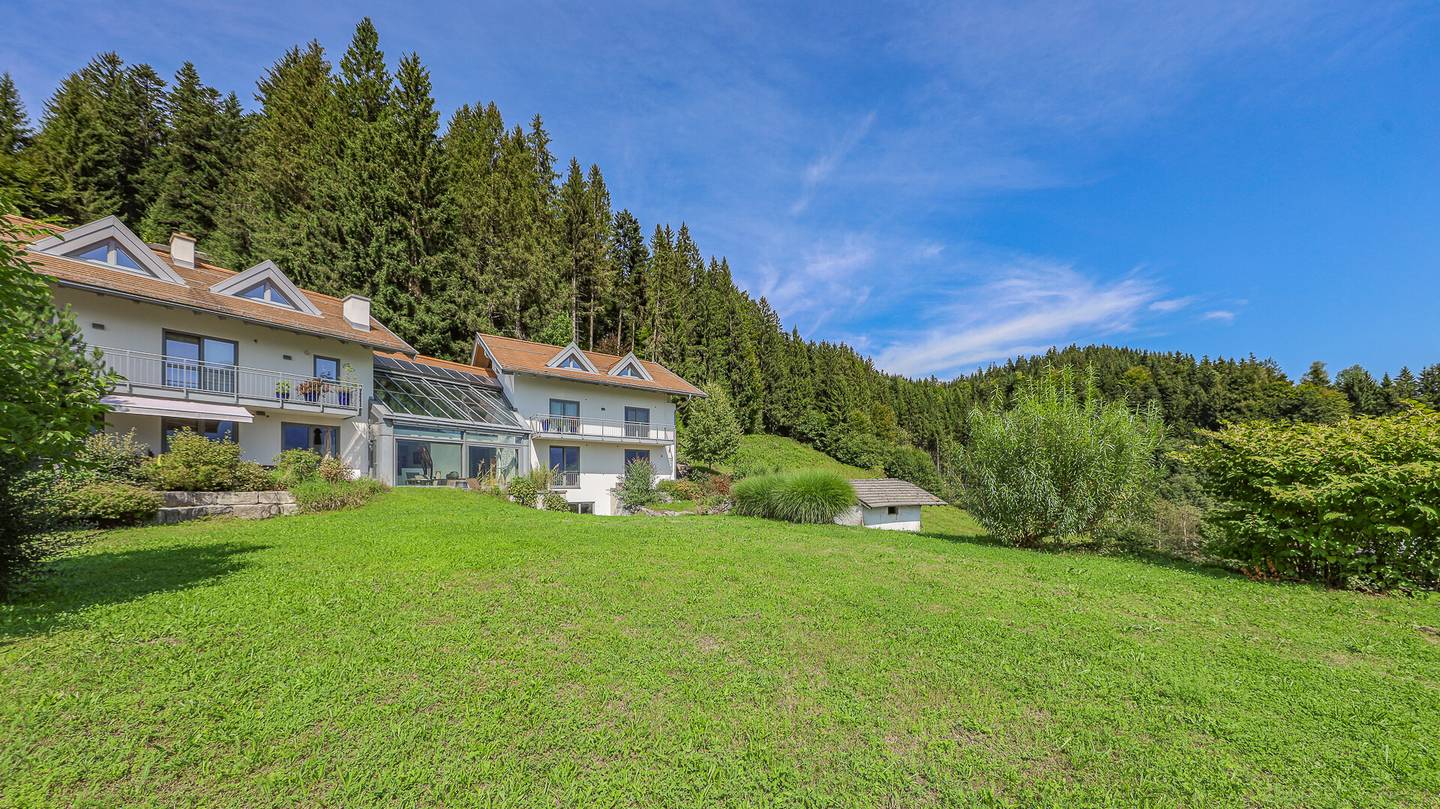 Großzügige Villa mit Bergblick und Spa-Bereich