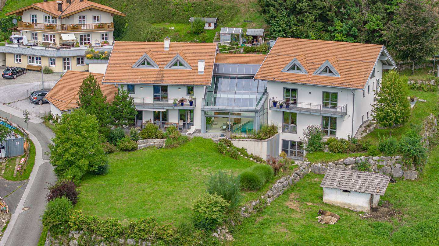 Großzügige Villa mit Bergblick und Spa-Bereich