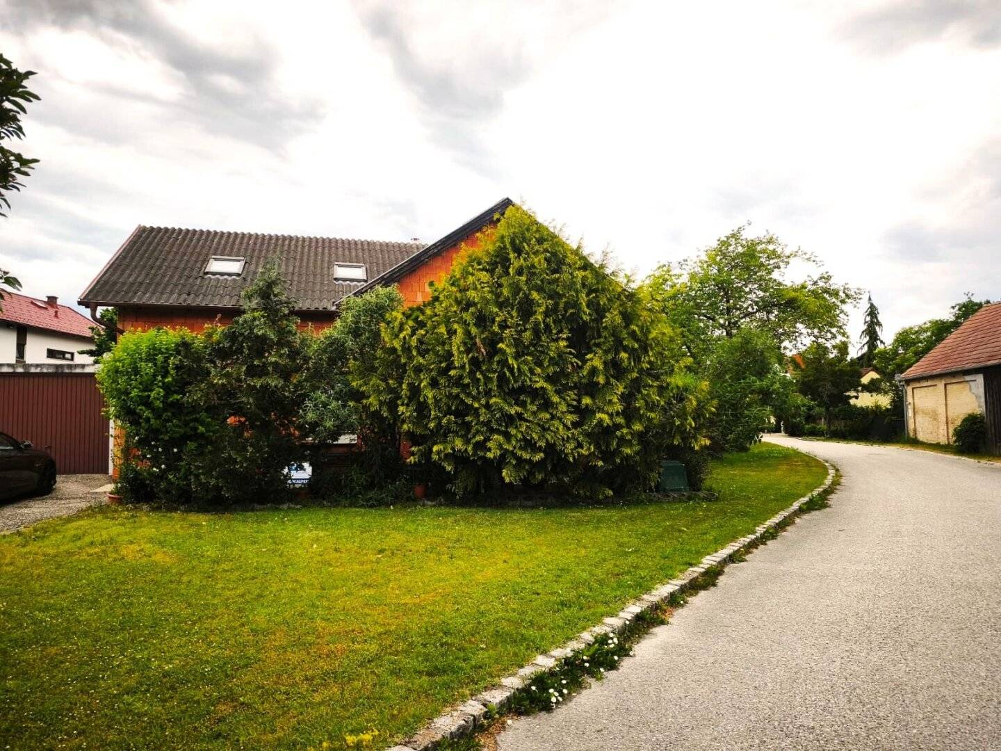 Ruhiges Einfamilienhaus mit Terrasse und Garage in Wiennähe