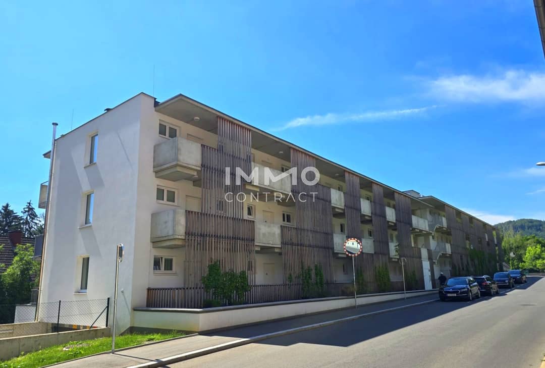 Apartment with large terrace and private garden