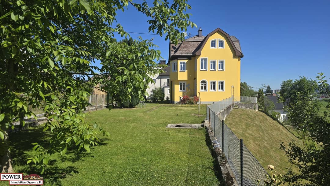 Apartment in central location with garden