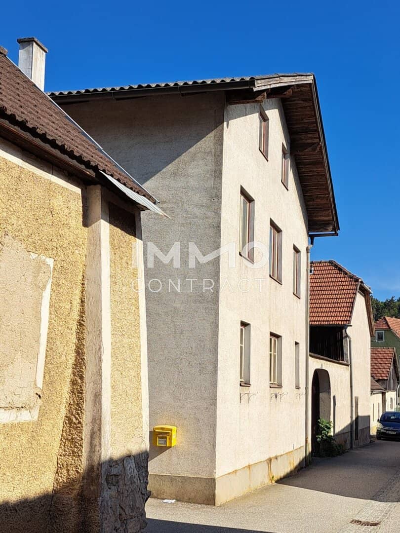 Charming Farmhouse with Courtyard and Garage in Maria Laach