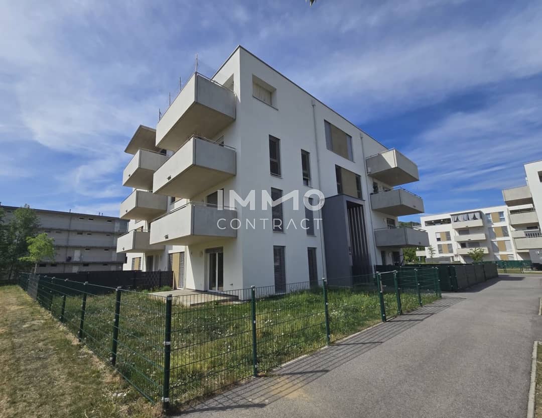Ground floor apartment with private garden like new