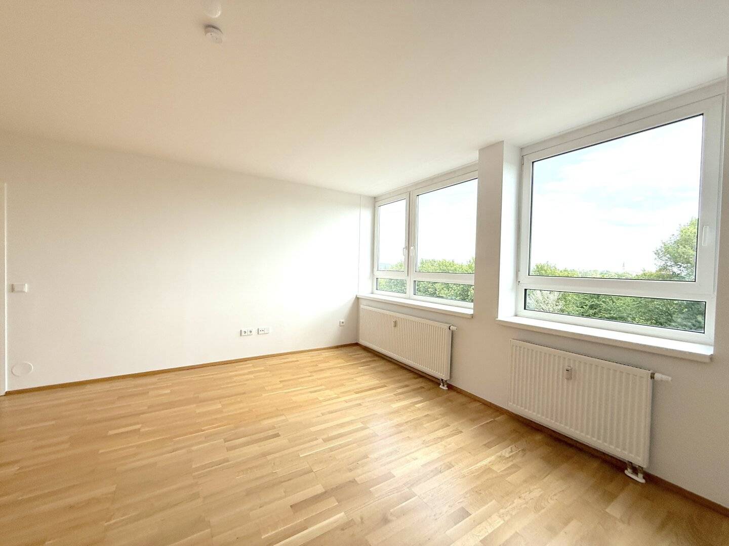 Donaublick Apartment | Two-room apartment with fitted kitchen and direct water view