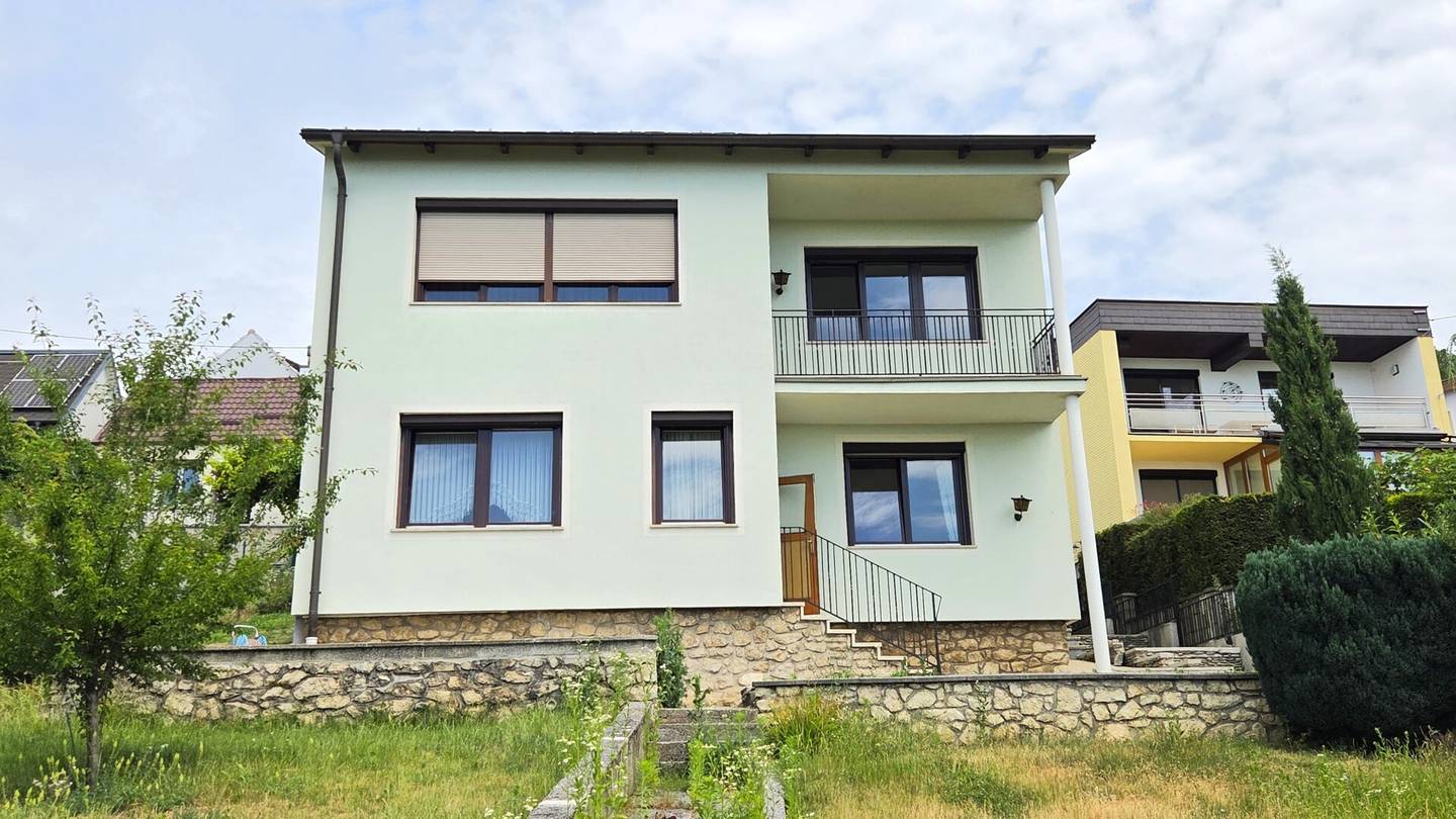 Charmantes Einfamilienhaus mit Weitblick und großem Garten