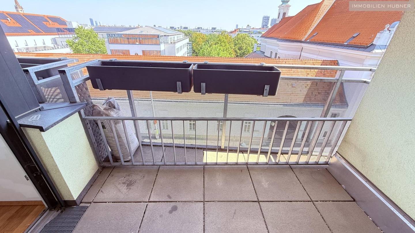 Helle Neubauwohnung mit Balkon und Loggia nahe Rennweg