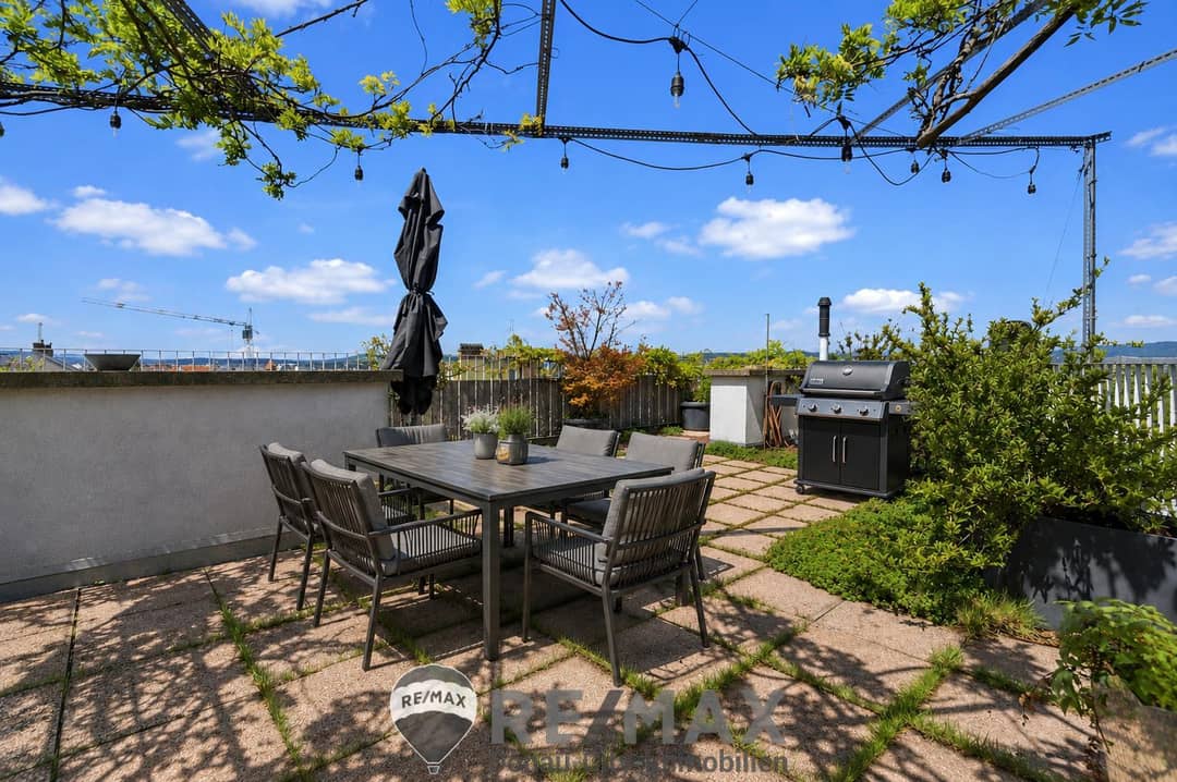 Top floor apartment with rooftop terrace in the city center