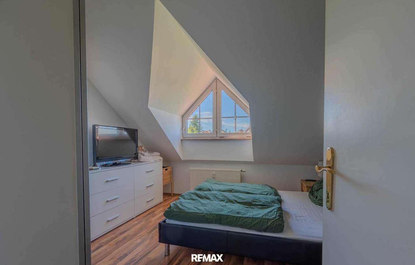 Sonnige Wohnung mit zwei Stellplätzen