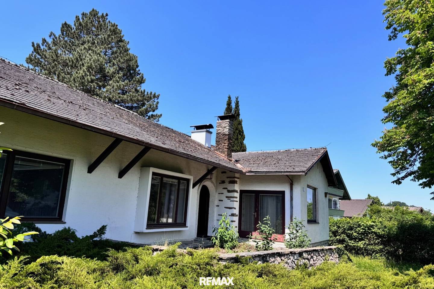 Detached house with lake view and private bathing area on Lake Traunsee