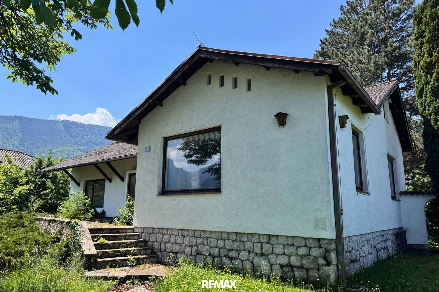 Detached house with lake view and private bathing area on Lake Traunsee
