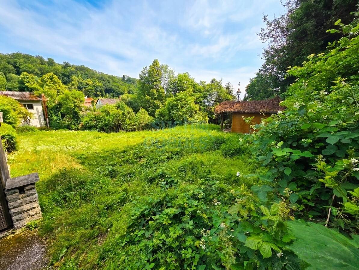 Eckgrundstück in Waldrandlage mit Bachlauf in Linz