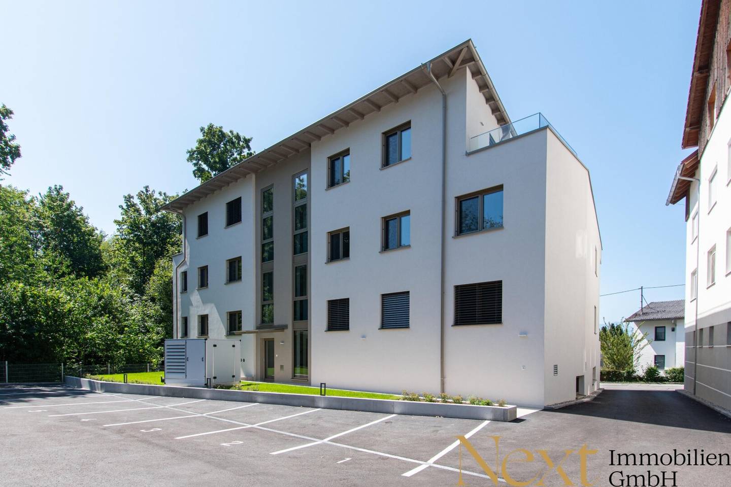 New build commercial space with parking by the Attersee