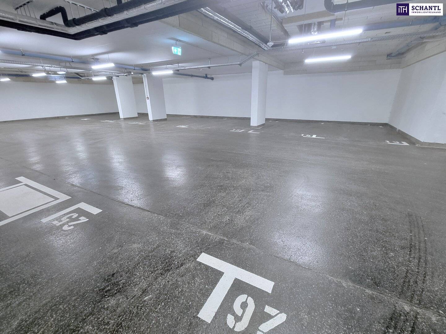 Underground parking space in a central location near Prager Straße