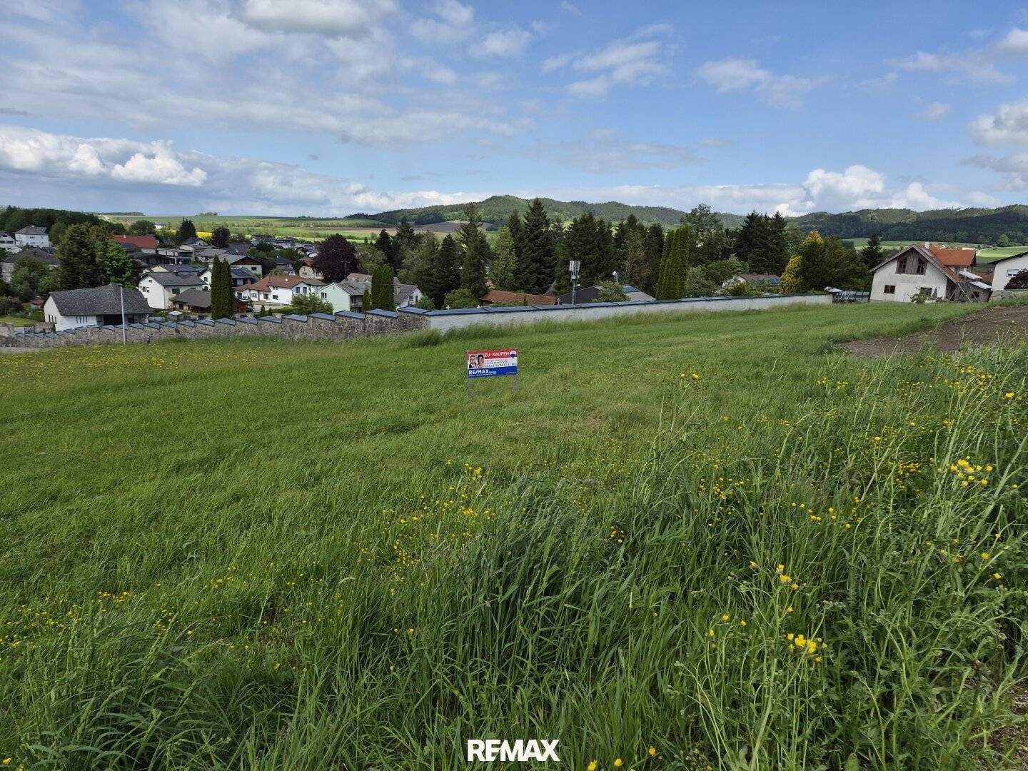 Building plot in new residential area with utilities