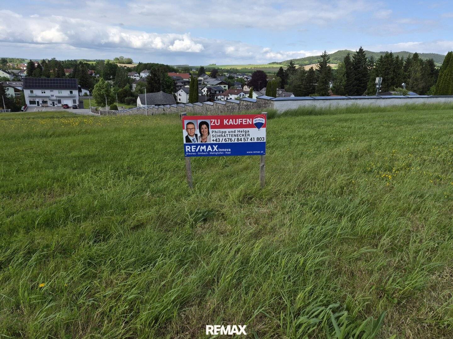Building plot in new residential area with utilities