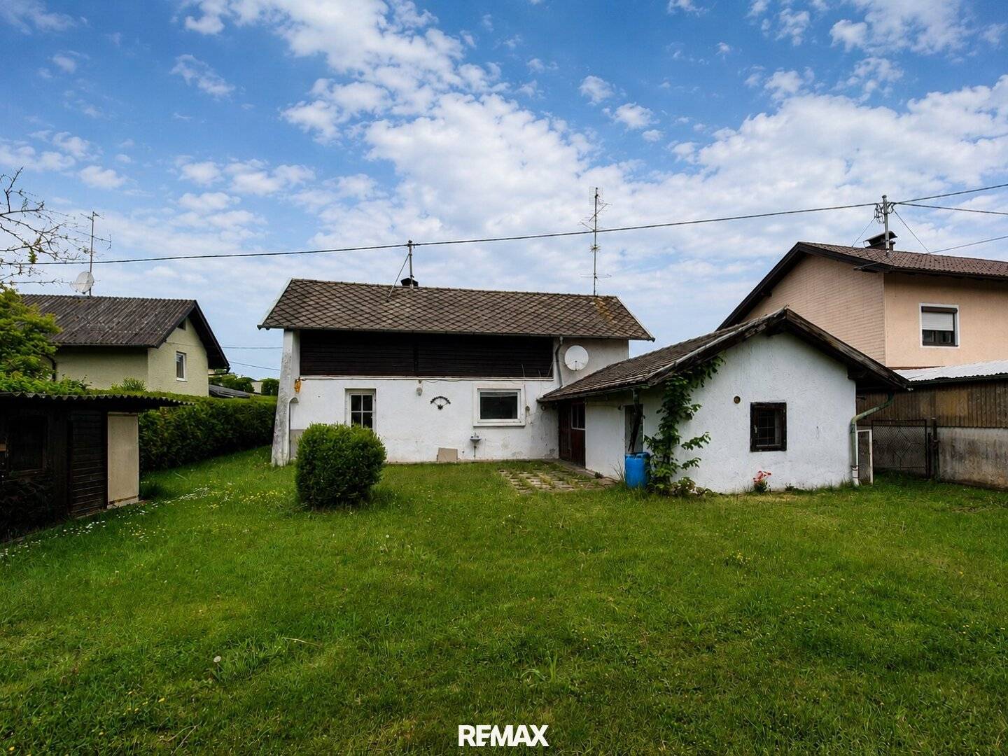 Renovierungsbedürftiges Einfamilienhaus mit großem Grundstück