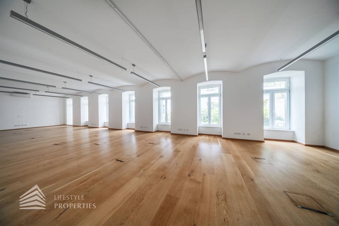 Commercial space with generous outdoor area near Praterstern