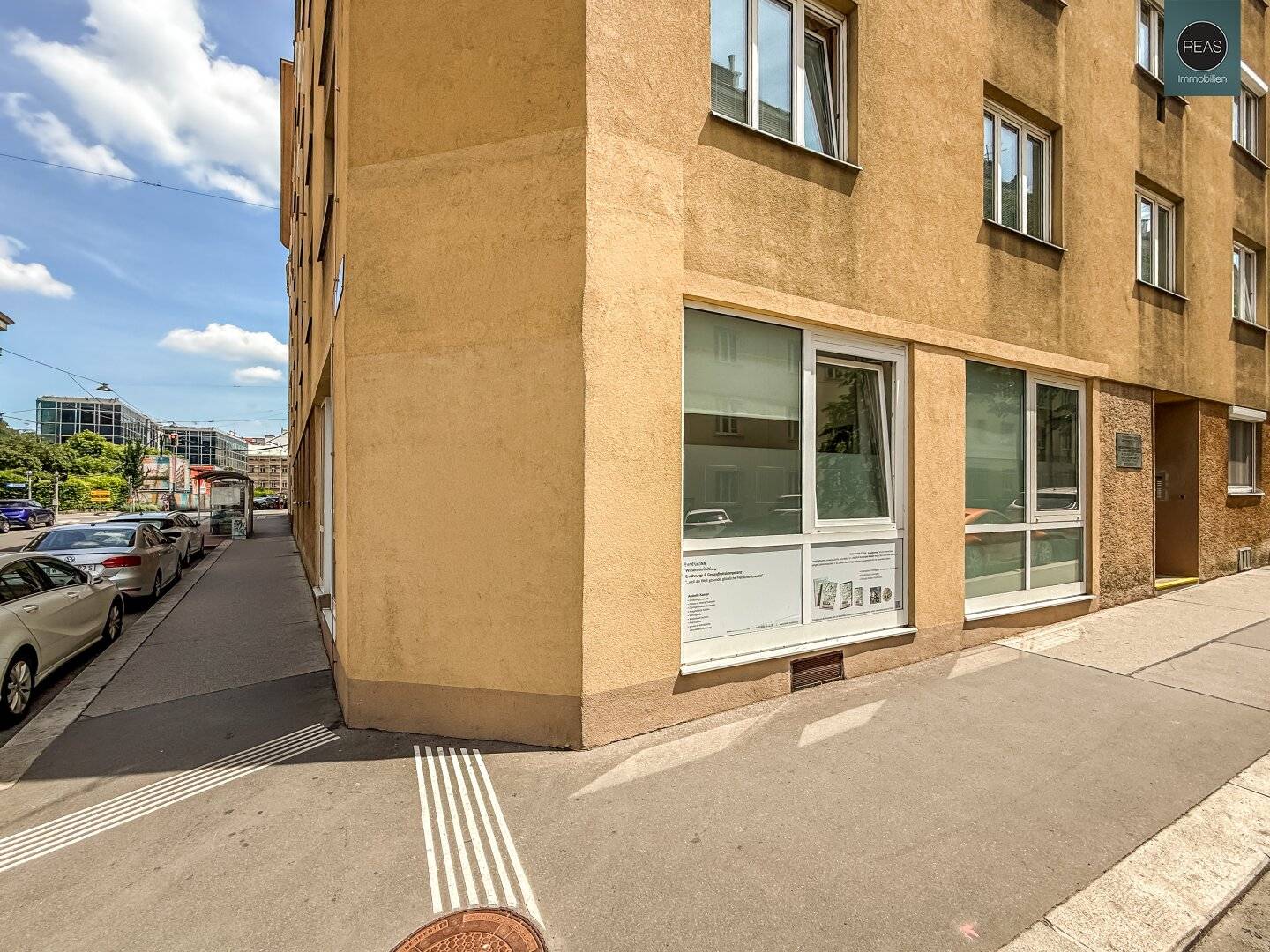Commercial space with parquet and fitted kitchen in central location at Alois-Drasche-Park