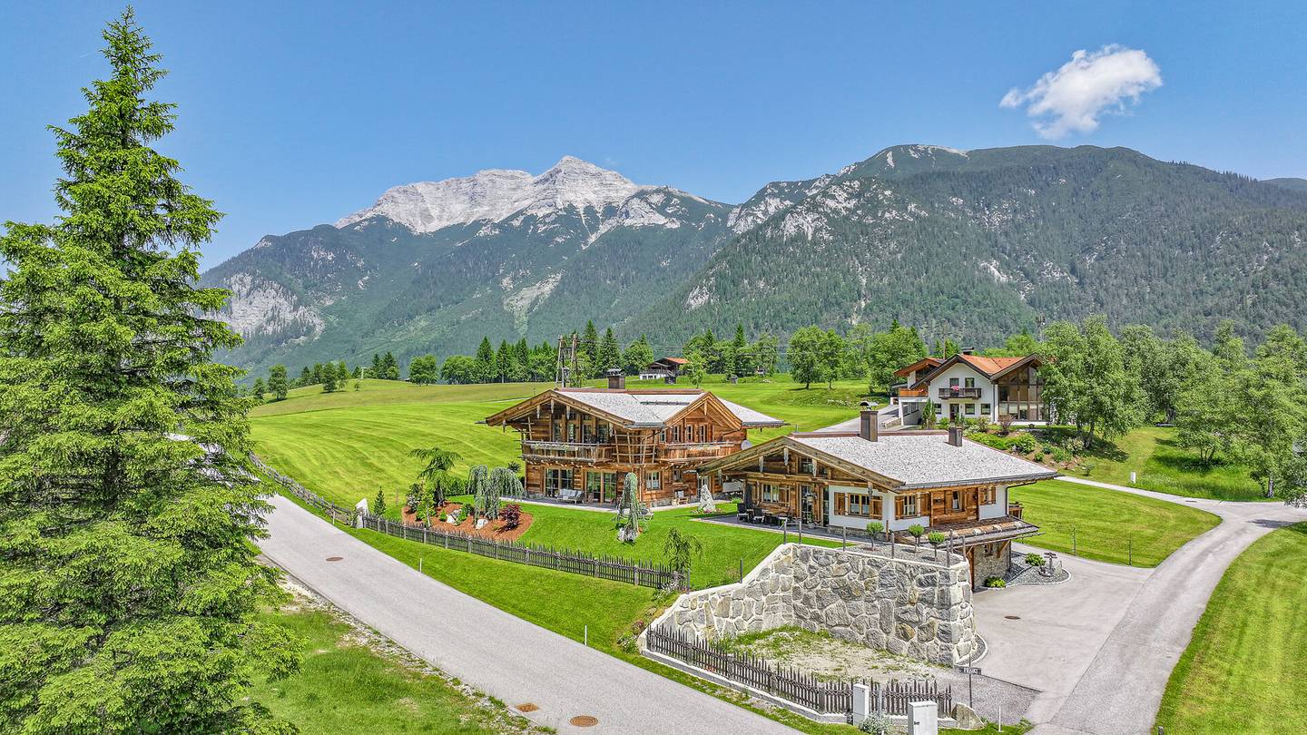Zwei hochwertige Chalets in ruhiger Panoramalage