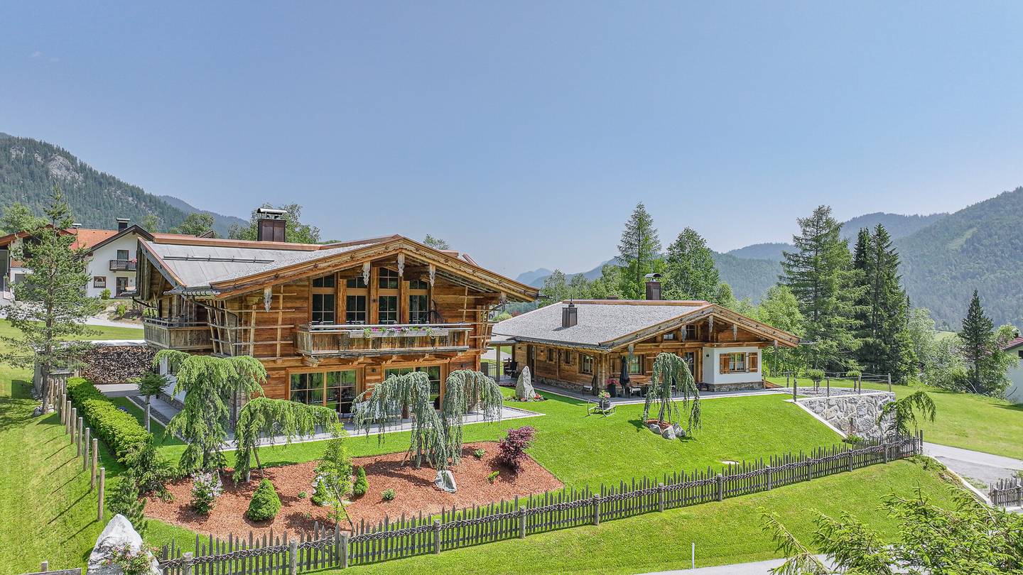 Zwei hochwertige Chalets in ruhiger Panoramalage