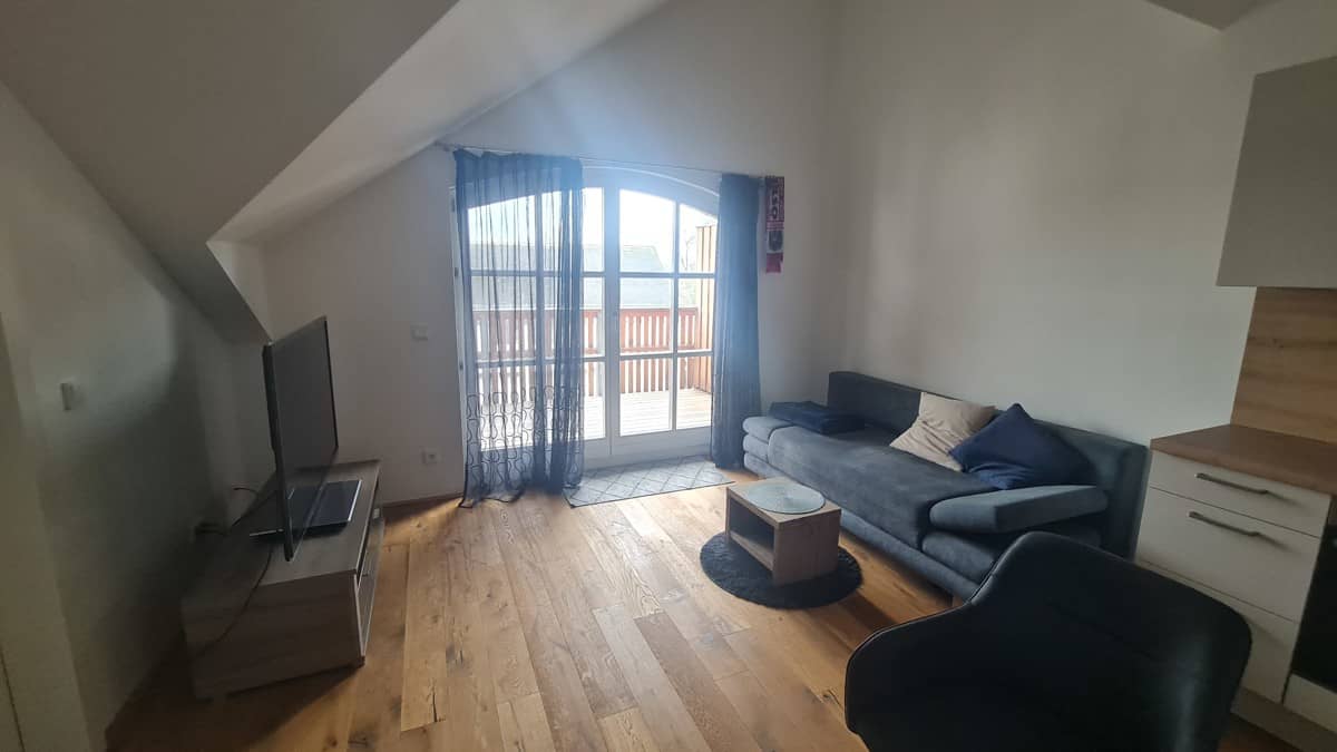 Dachgeschosswohnung mit Balkon und Stellplatz