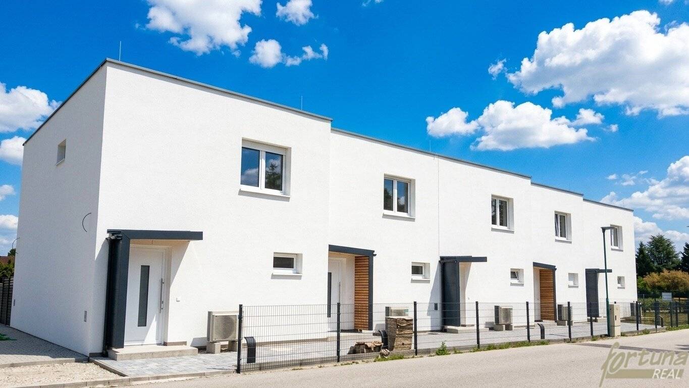 New build semi-detached house with garden and terrace in quiet location