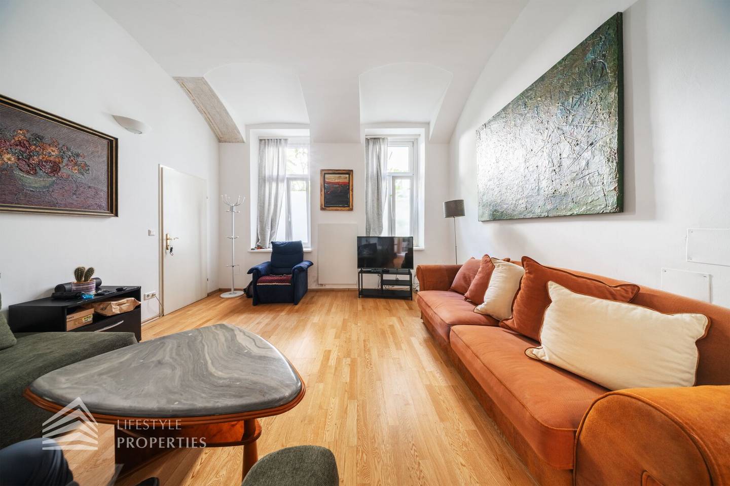 Old building apartment with garden access two units
