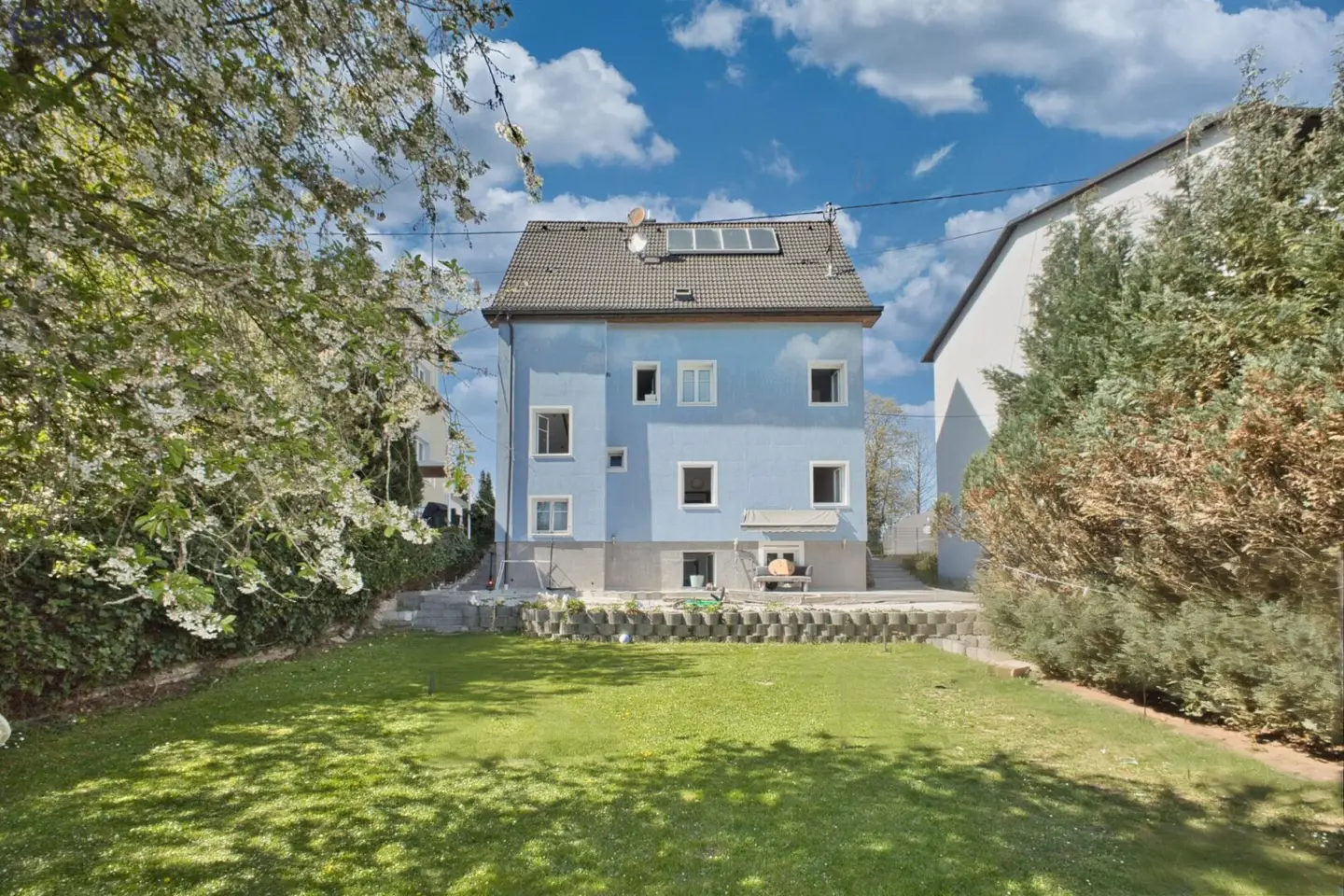 Geräumiges Einfamilienhaus mit Garten in ruhiger Lage