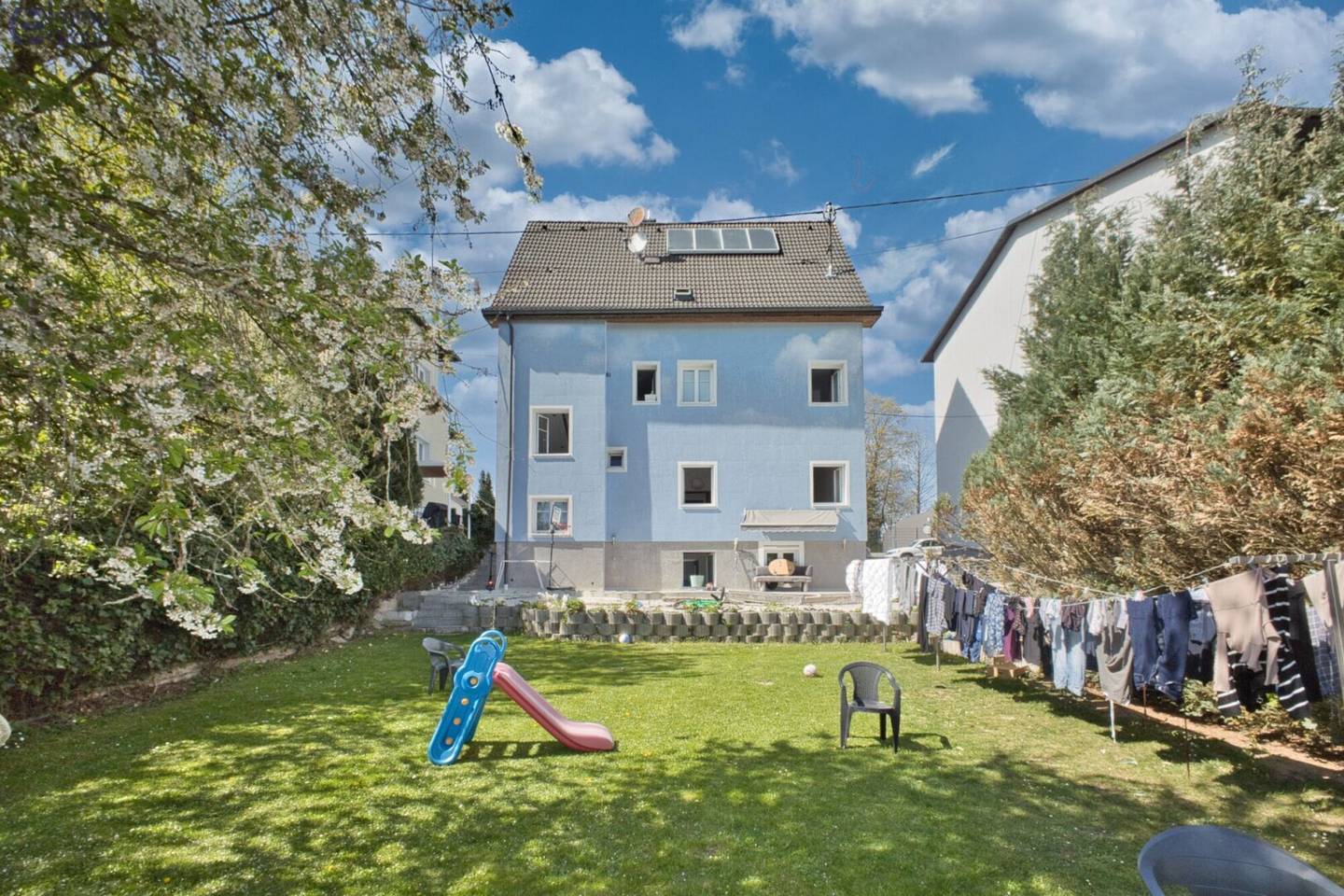 Geräumiges Einfamilienhaus mit Garten in ruhiger Lage
