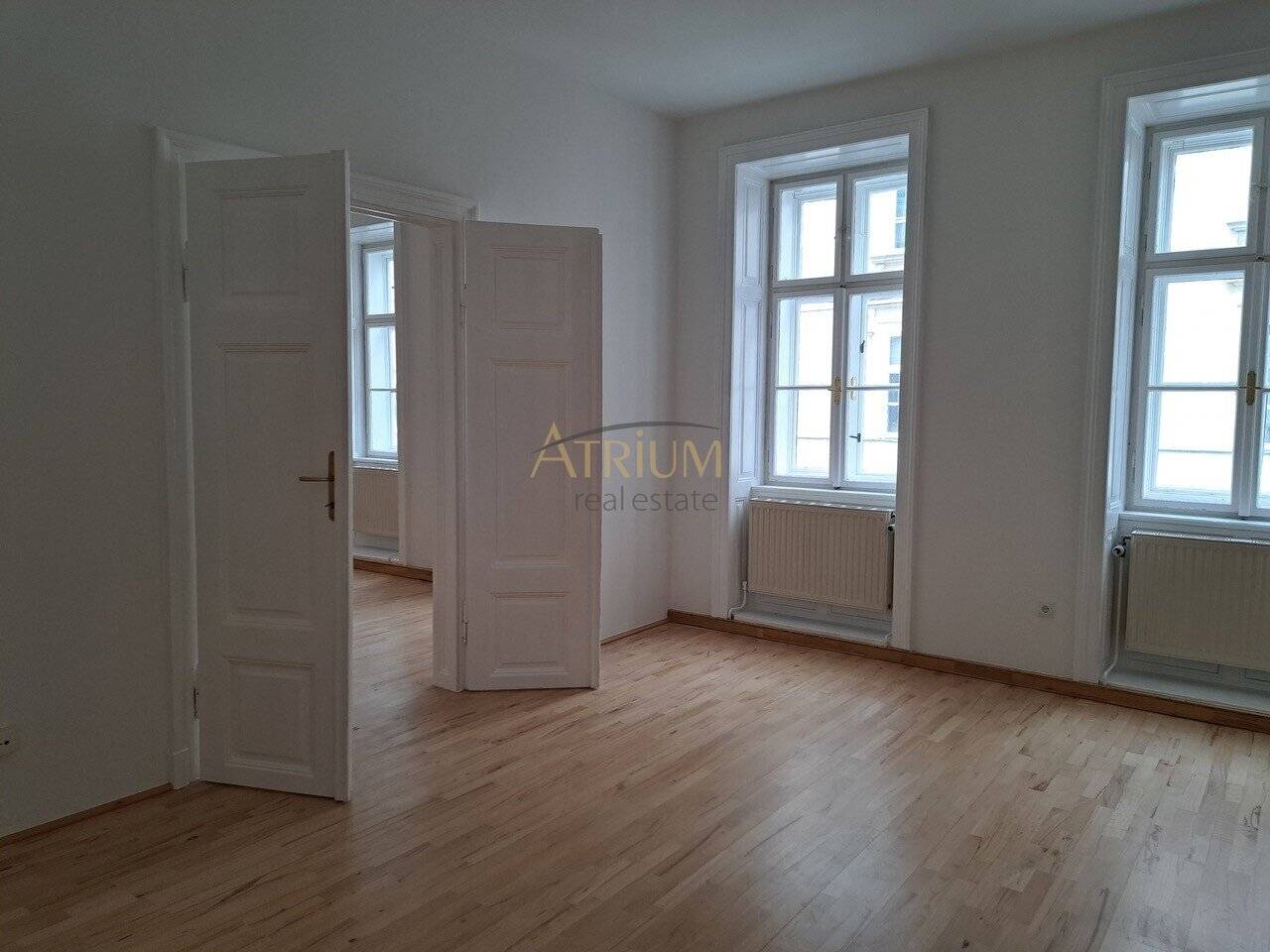Representative Historic Office Space with Parquet in Servitenviertel