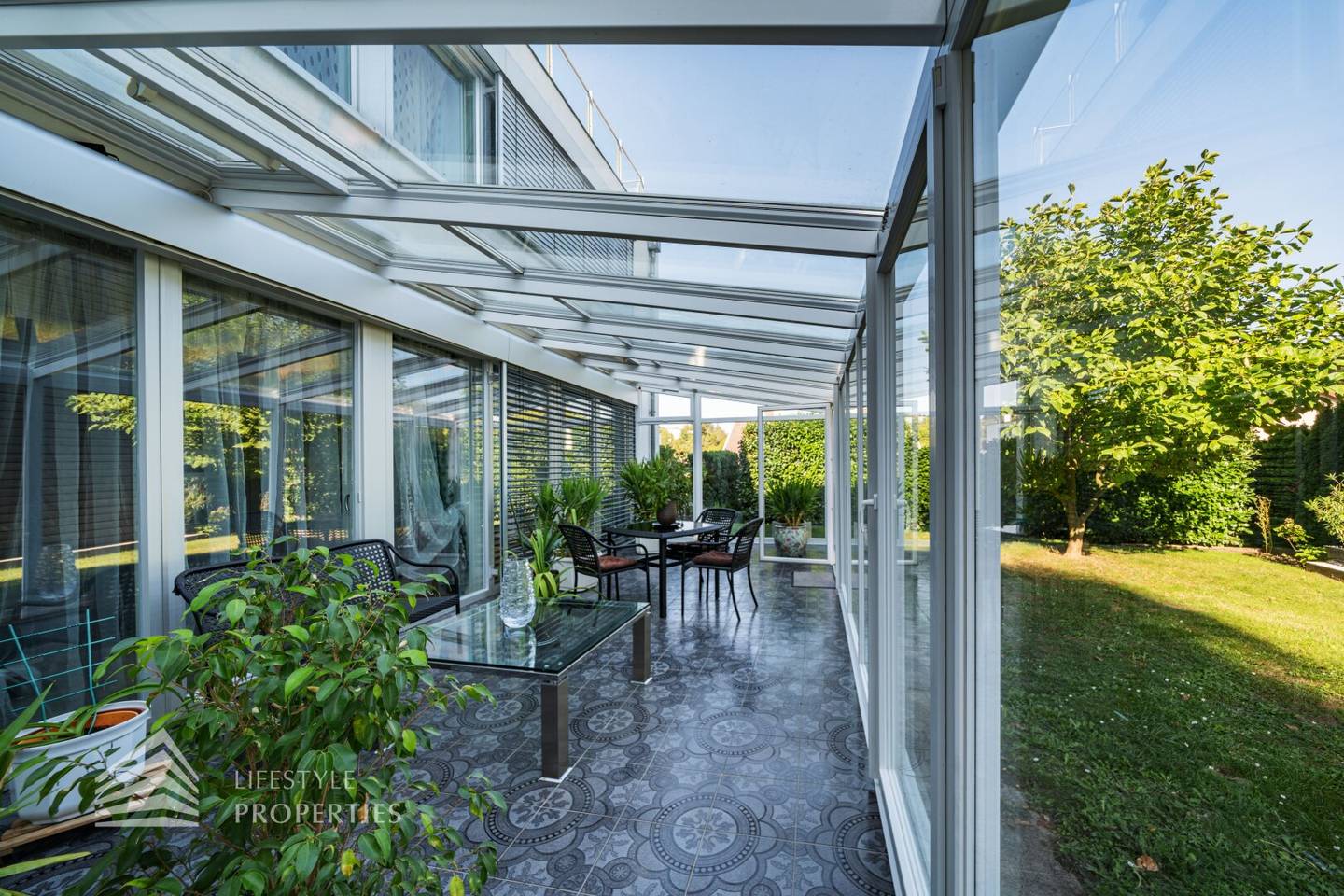 12 room luxury villa with view over Wien