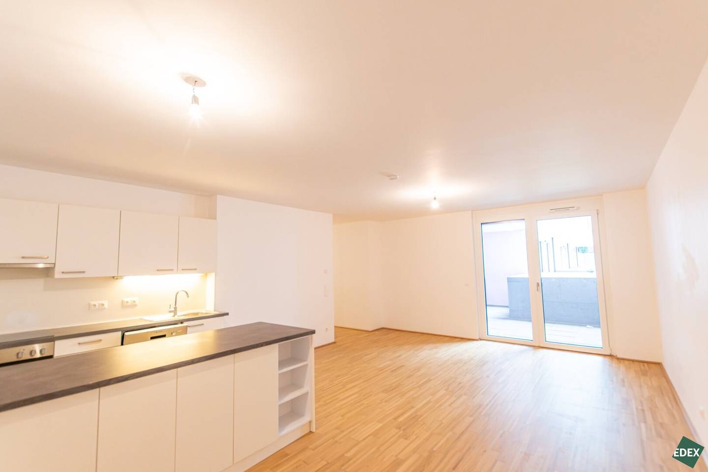 Quiet location: 3-room apartment with loggia