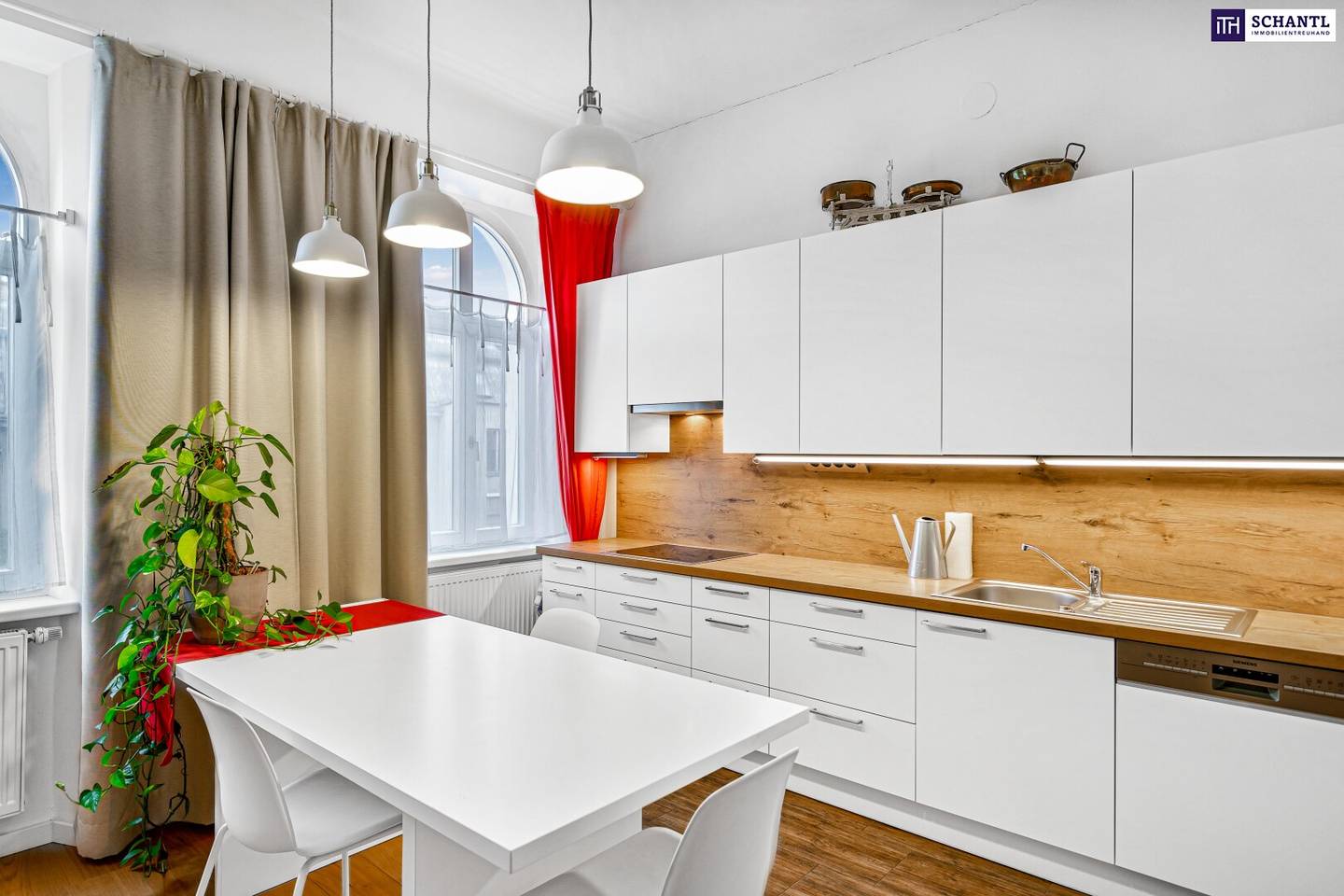 Wohnung Großzügige 4 Zimmer mit hofseitigem Balkon und Lift
