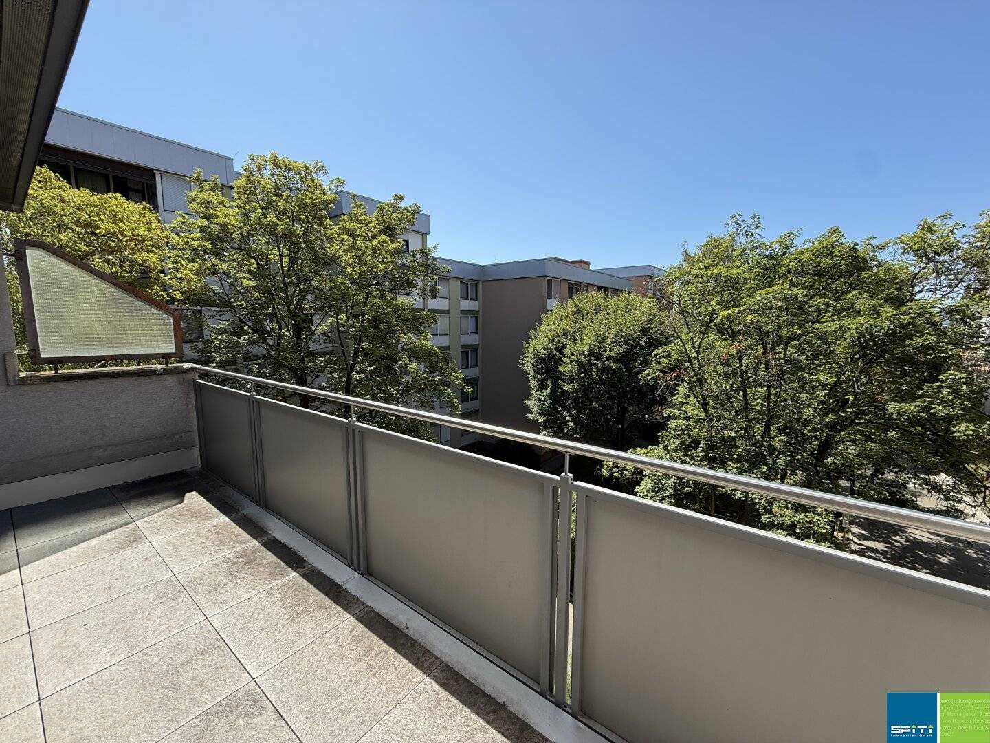 Apartment with roof terrace west facing and lift
