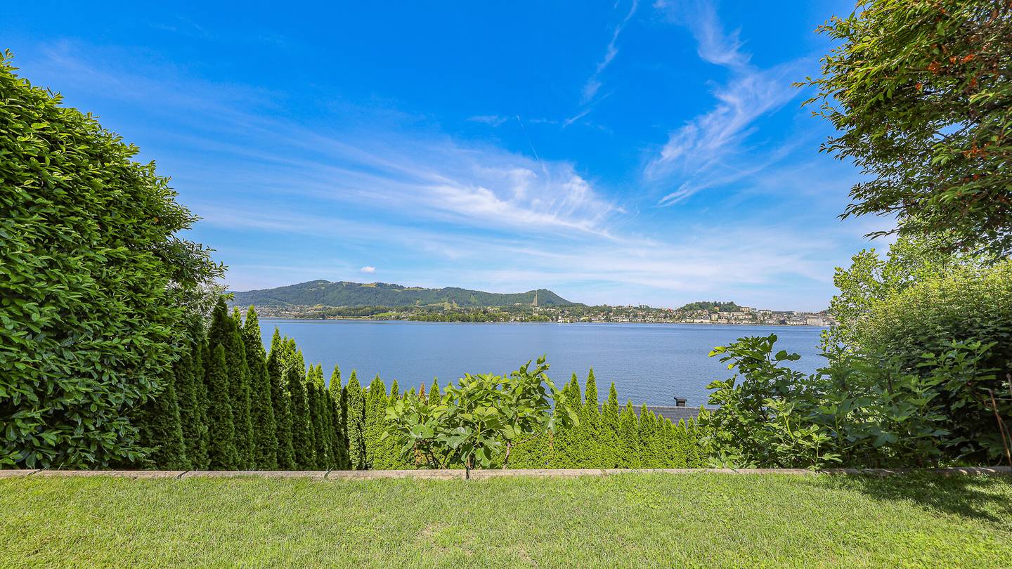 Exklusive Villa mit Pool und Seeblick in Gmunden