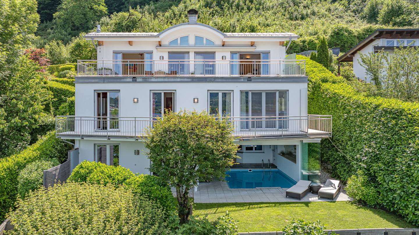 Exklusive Villa mit Pool und Seeblick in Gmunden