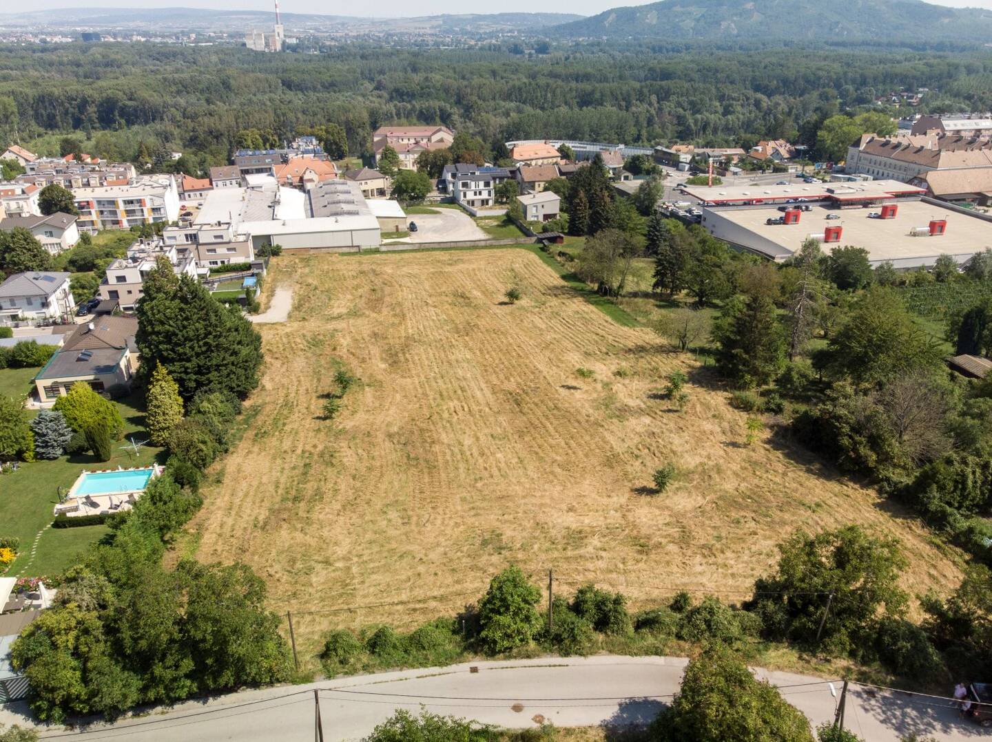 Great property with building permit in a quiet location near Ölberg