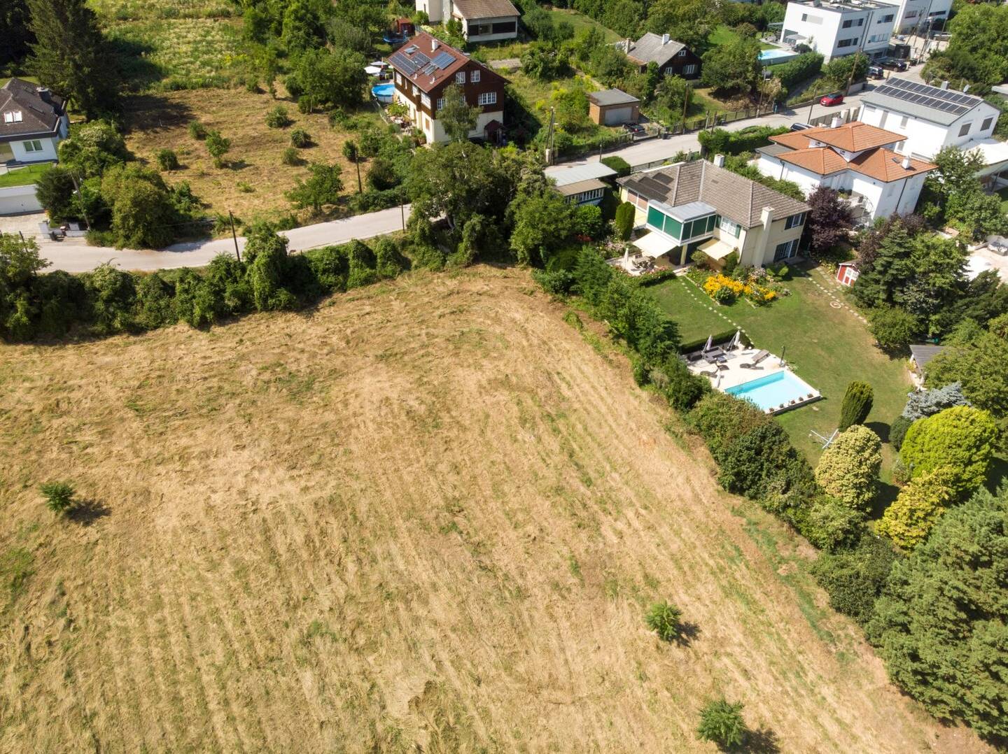 Great property with building permit in a quiet location near Ölberg