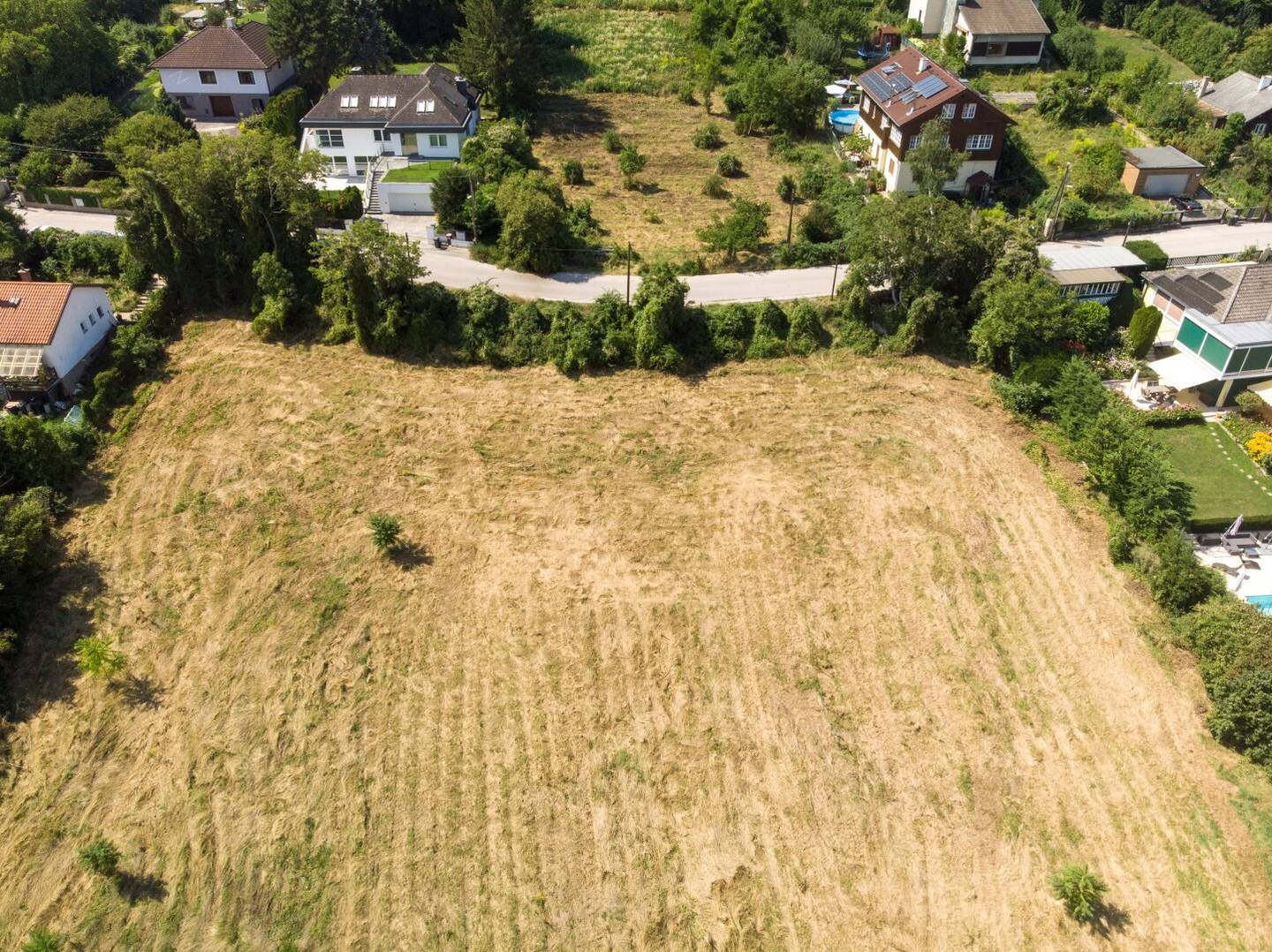 Great property with building permit in a quiet location near Ölberg