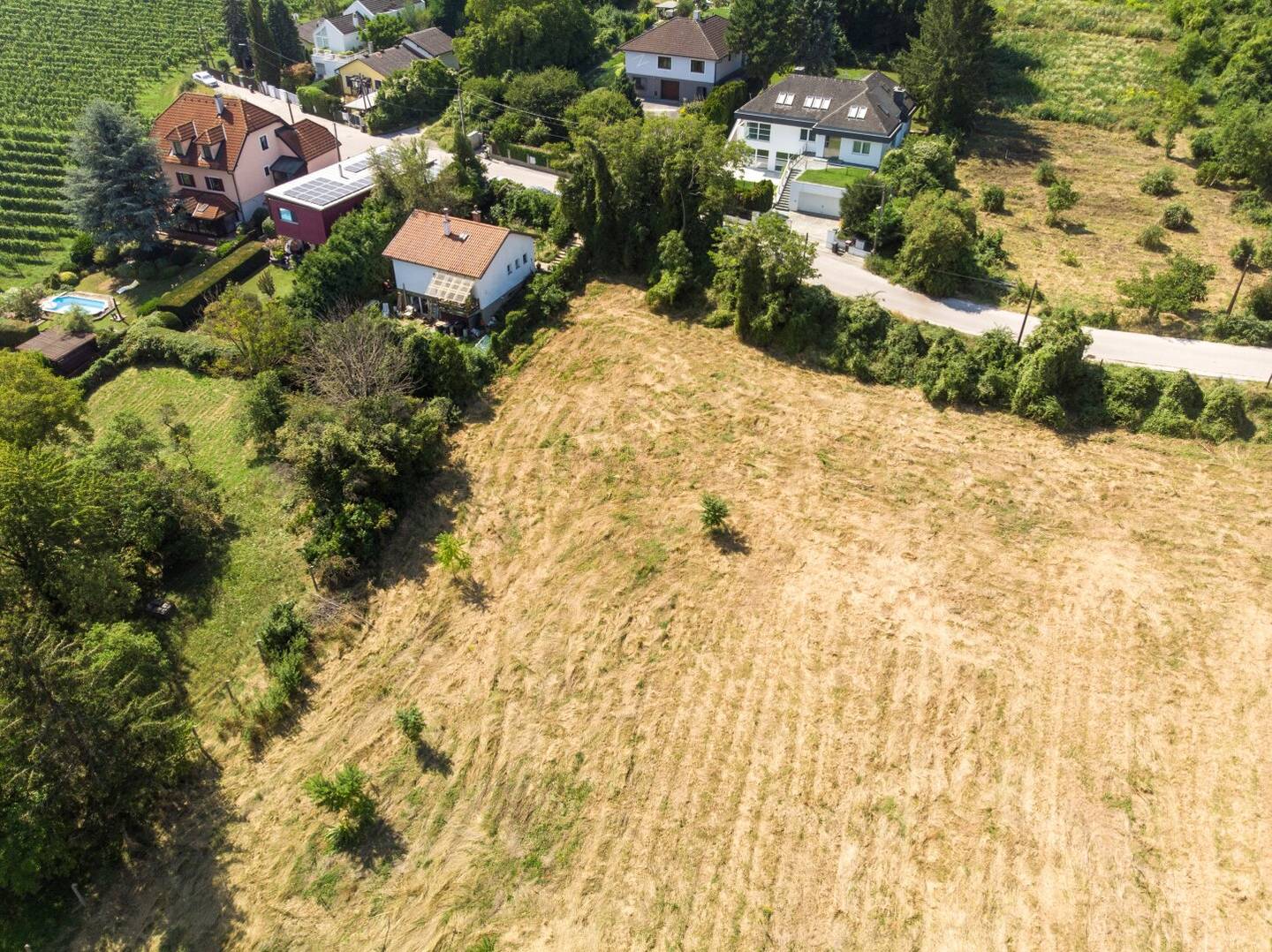 Great property with building permit in a quiet location near Ölberg