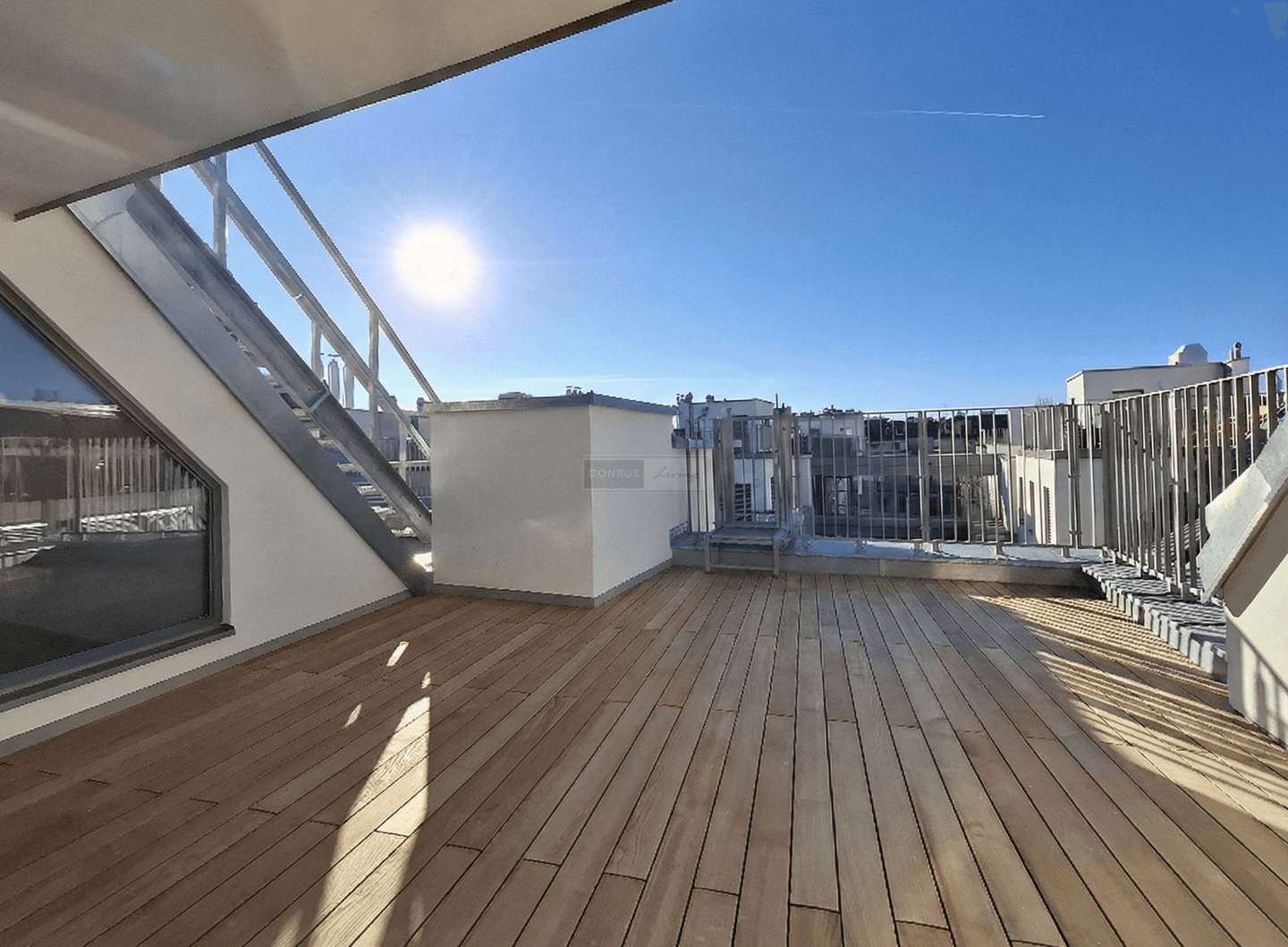 Dachgeschosswohnung with two roof terraces near Rochusmarkt