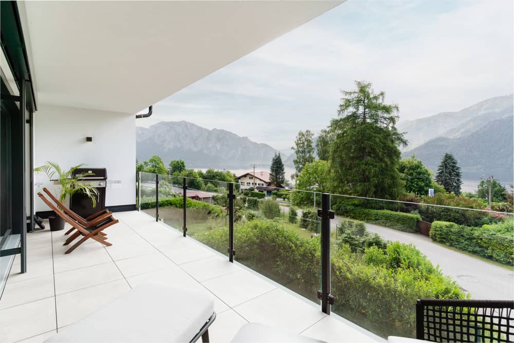 Apartment with Attersee view and covered terrace