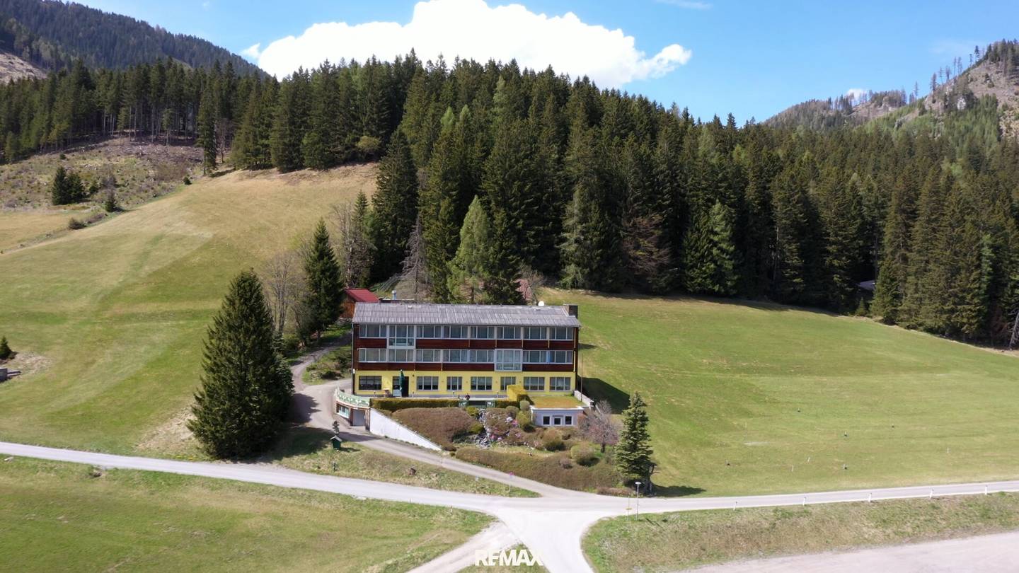 Ehemaliges Hotel mit Hallenbad und Wellnessbereich in Hohentauern