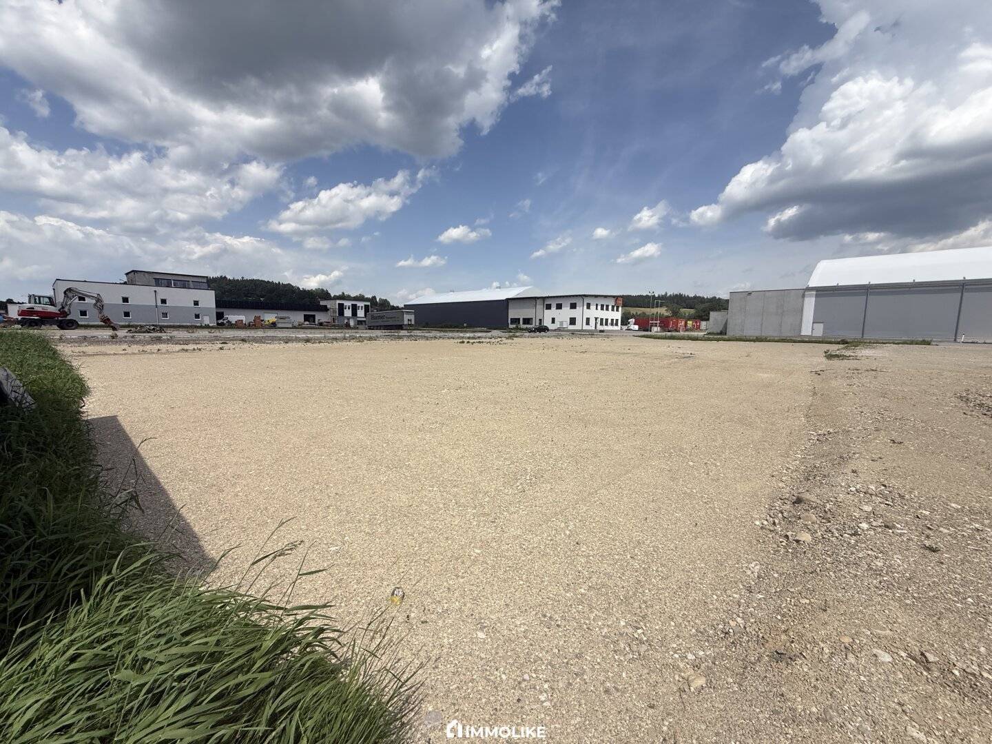 Versatile commercial building plot with prepared infrastructure