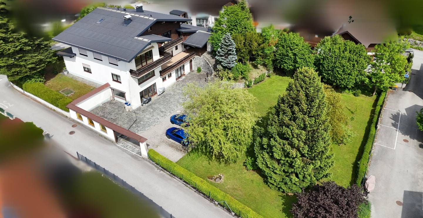 Süd ausgerichtetes Grundstück mit Pool und Bestand