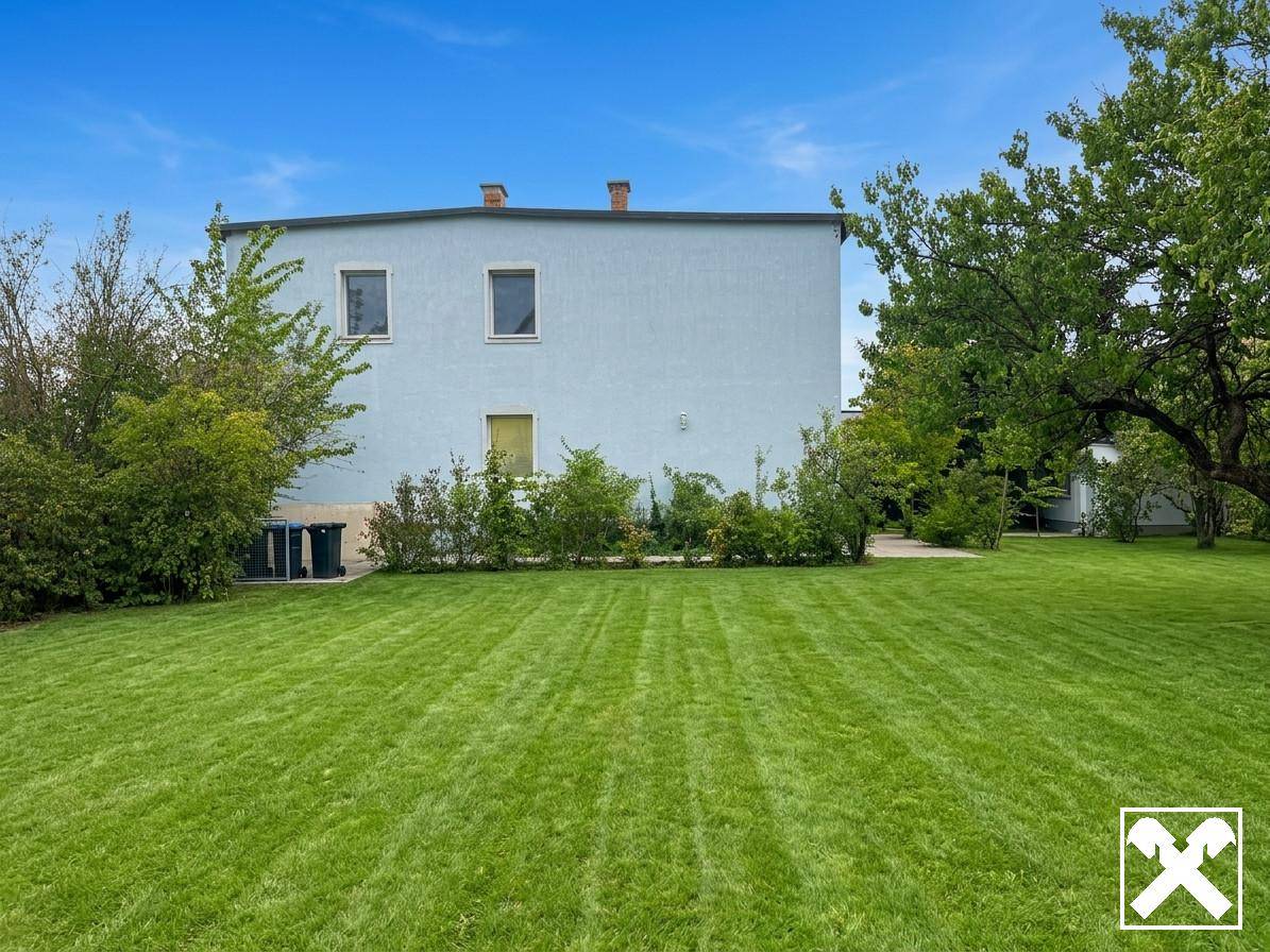 Anlageimmobilie mit Garten Balkon und Terrasse