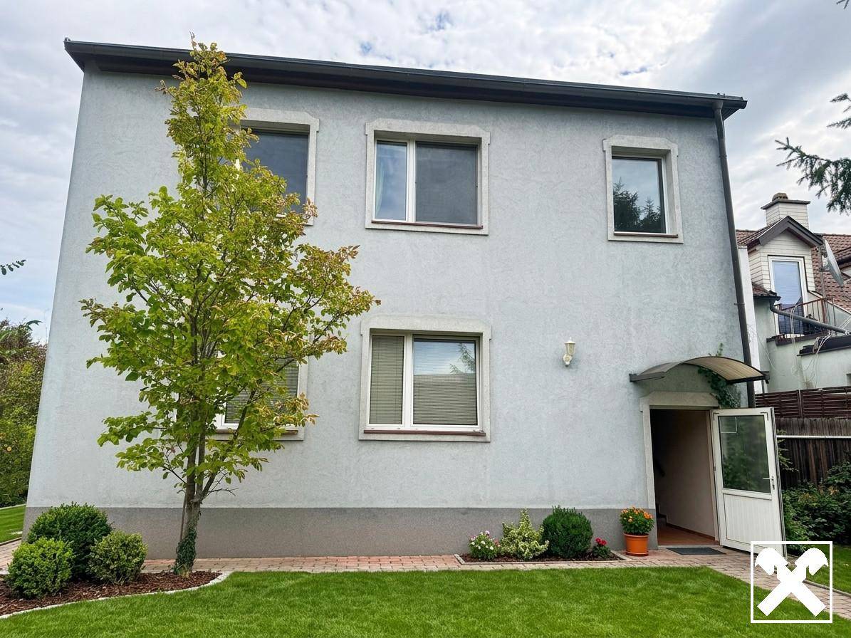 Anlageimmobilie mit Garten Balkon und Terrasse