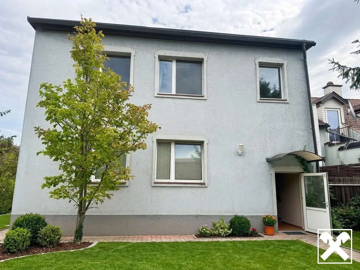 Anlegerwohnung mit weitläufigem Garten und Terrasse