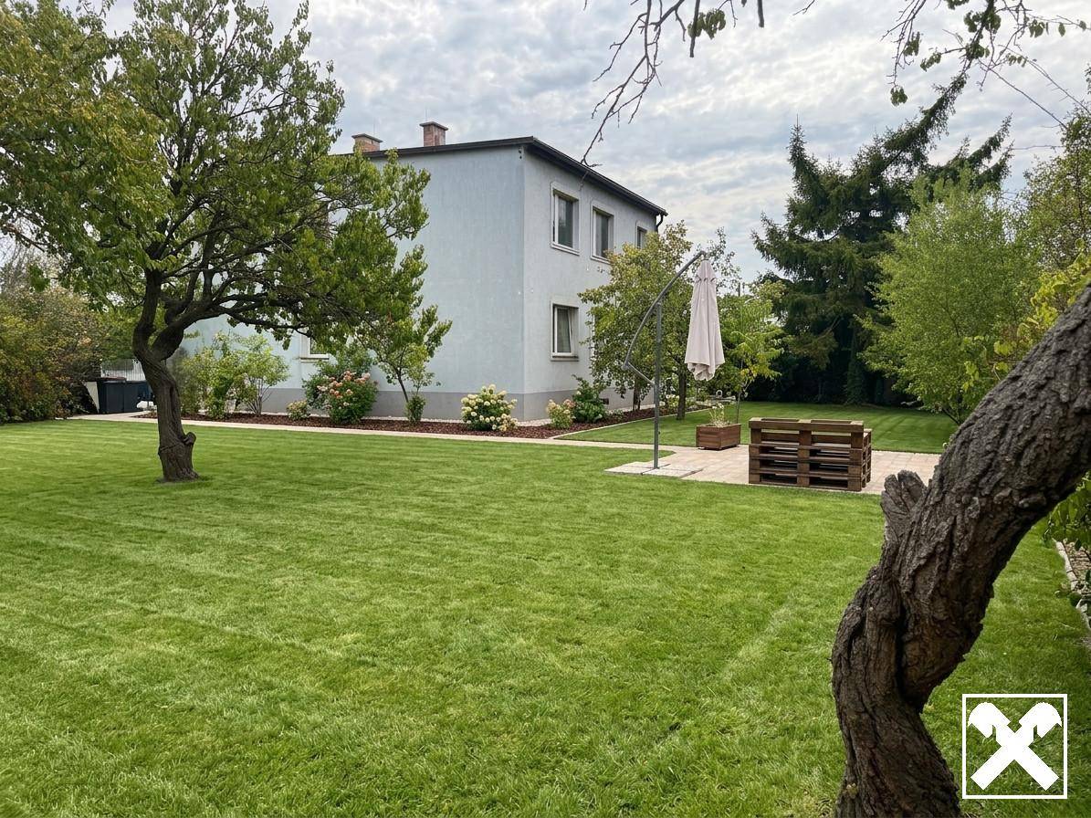 Anlageimmobilie mit Garten Balkon und Terrasse